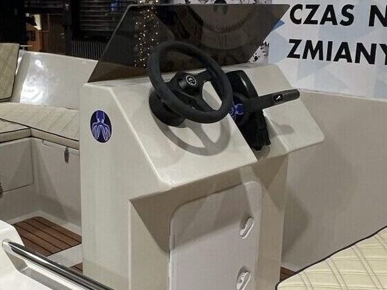 Kraken 520 SUNBAY OPEN wyposażenie 7